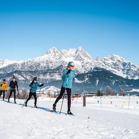 Mit Terrasse Und Garten *